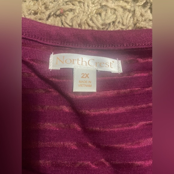 Women’s Northcrest Magenta Top. - Picture 3 of 8